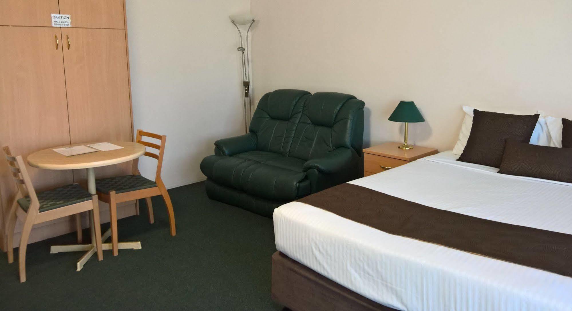 Mid City Motor Inn Сінґлтон Екстер'єр фото